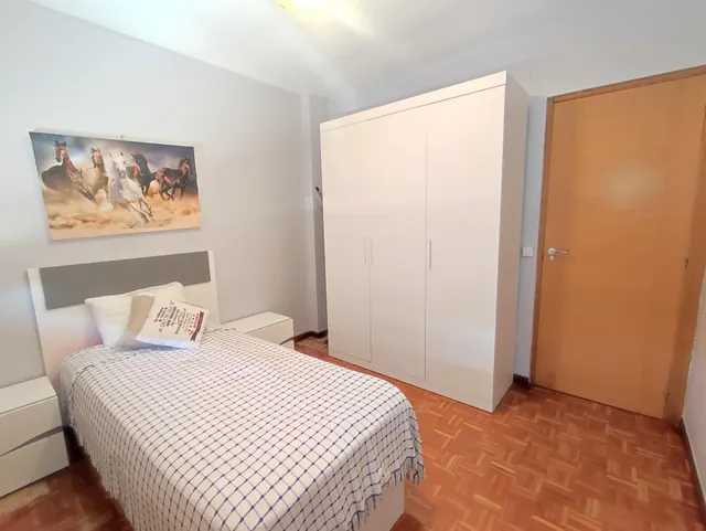 Chalet adosado en Paseo de la Democracia — 37
