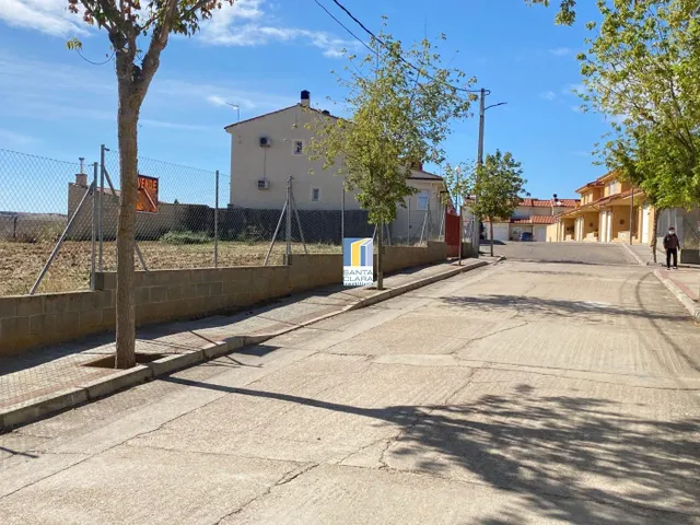 PARCELA URBANA EN VENTA EN CORRALES DEL VINO (ZAMORA) — 3
