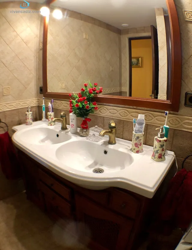 AMPLIA VIVIENDA CON ASCENSOR - ZONA CENTRO — 14