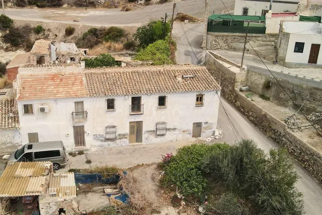 Cortijo con 4 dormitorios con chimenea en La Hoya (Huércal - - foto 4