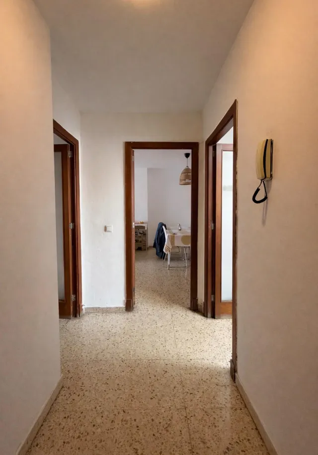 Piso amplio de 4 habitaciones con ascensor en Reyes Católicos — 7