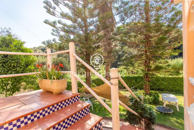 Casa independiente con piscina interior y jardín en venta en Calella — 19