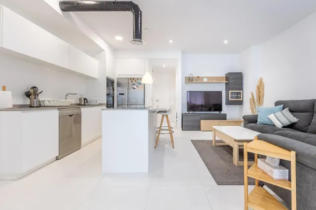 Espectacular bajo vivienda de techos altos PREMIUM en ZALAET - foto 5