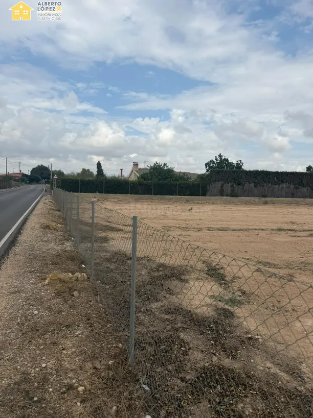 Se alquila terreno rústico de 8.000 m2 para vivero - foto 4