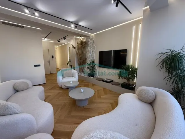 Exclusivo piso reformado con terraza y luz natural en el cor - foto 5