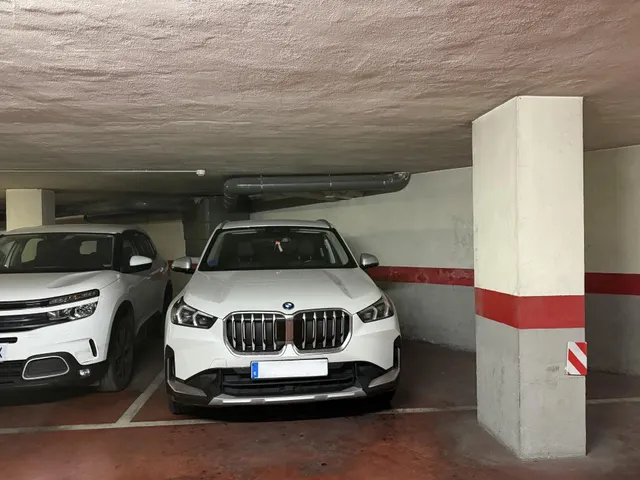 ¡Oportunidad única! Pack de 2 plazas contiguas (Coche + Moto) en Los Ángeles — 6