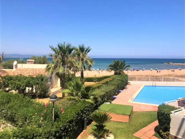 APARTAMENTO CON SALIDA DIRECTA A LA PLAYA