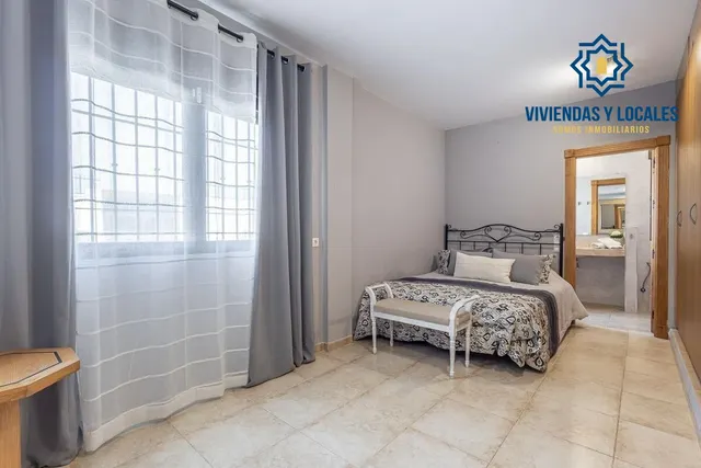 Chalet independiente con pozo propio y placas solares — 15