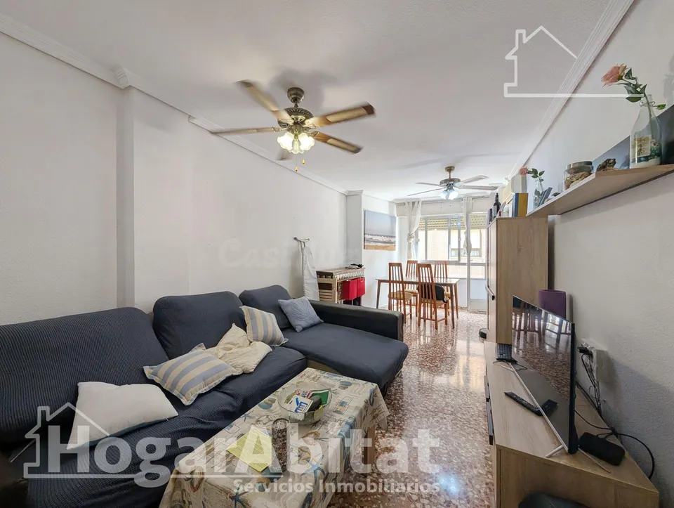 ¡UBICACIÓN IDEAL! AMPLIO, LUMINOSO Y EXTERIOR CON BALCÓN, TODO AMUEBLADO