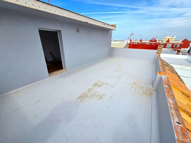 GRAN CASA DE TRES PLANTAS, 5 DORMITORIOS, TERRAZAS Y GARAJE EN CHICLANA DE LA FRONTERA — 20