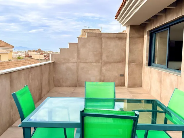 Exclusivo Ático Seminuevo en Totana con Amplias Terrazas y Vistas — 7