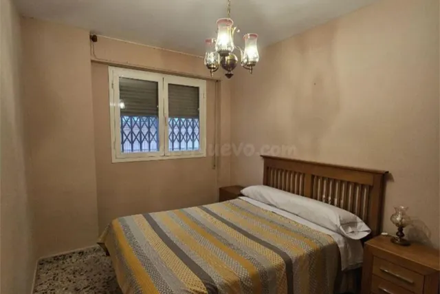 � PISO DE 3 habitaciones PARA ESTUDIANTES – ZONA CALLE CARDE