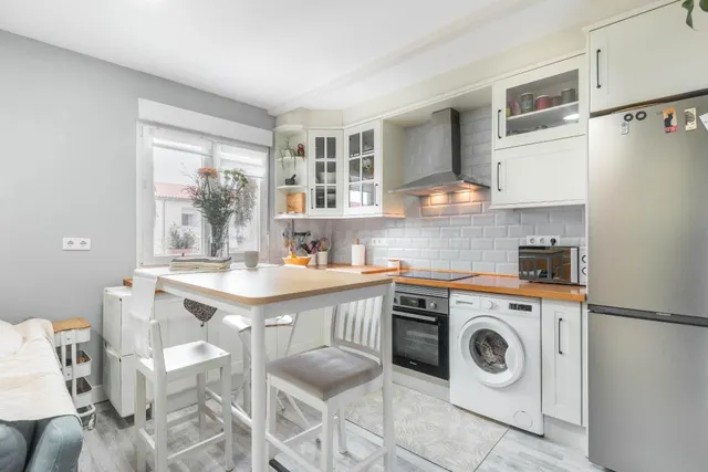 Piso reformado con parcela privada en Roces - foto 5