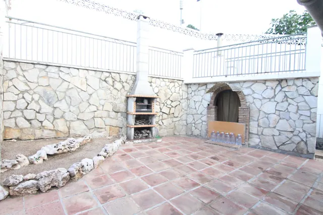 CASA A TRES VIENTOS CON 4 habitaciones, AMPLIO GARAJE Y PATI - foto 4