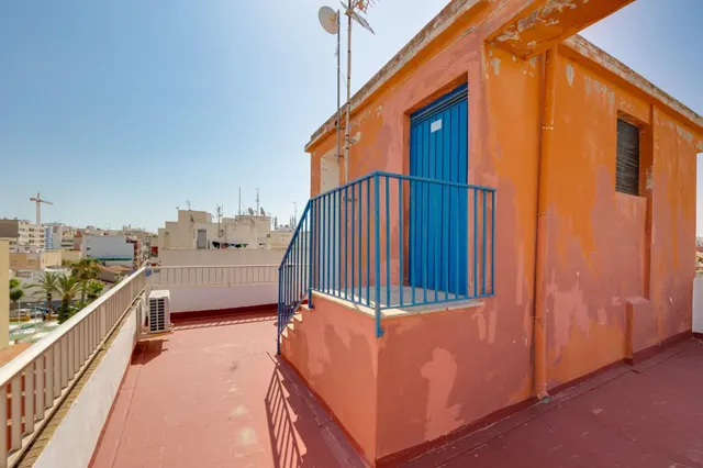 UN ACOGEDOR APARTAMENTO EN EL CENTRO DE TORREVIEJA — 16