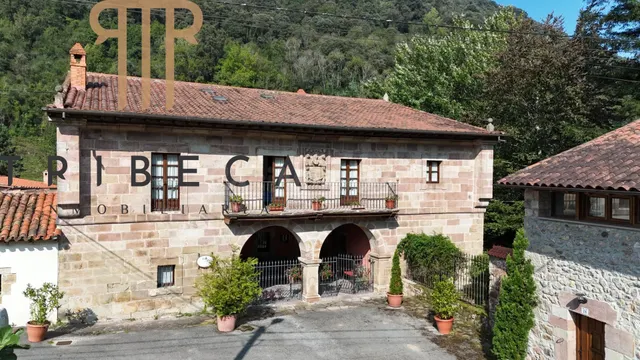 Casona histórica del siglo XVII en Treceño – El encanto de u