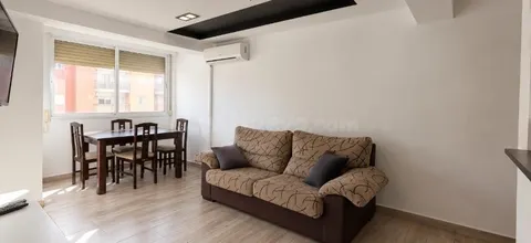 PISO EN VENTA EN AVENIDA CARLOS HAYA, TEATINOS – MÁLAGA