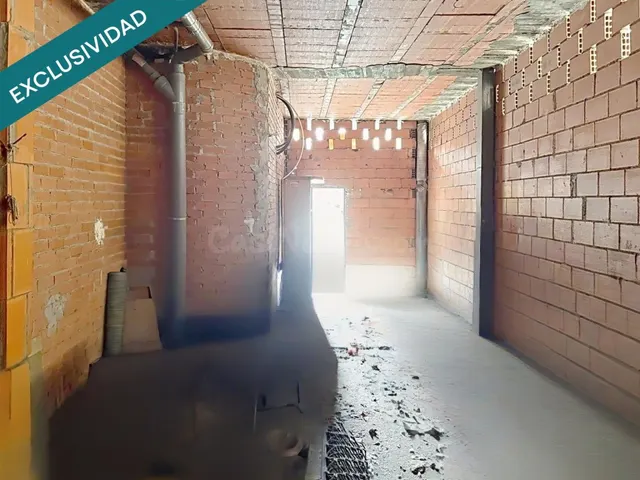 LOCAL COMERCIAL EN ESQUINA – Calle Santa Ana 2, CENTRO DE LEÓN · 93 m² con posible salida de humos junto al BARRIO HÚMEDO — 5