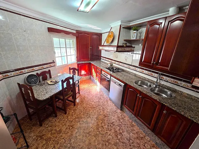 GRAN VIVIENDA CON GARAJE EN CHICLANA DE LA FRONTERA SITUADA EN LA ZONA DEL PILAR — 3
