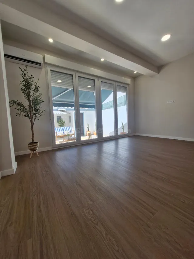 ¡EXCLUSIVO PISO DE DISEÑO CON TERRAZA JUNTO AL JARDÍN DE AYO - foto 4