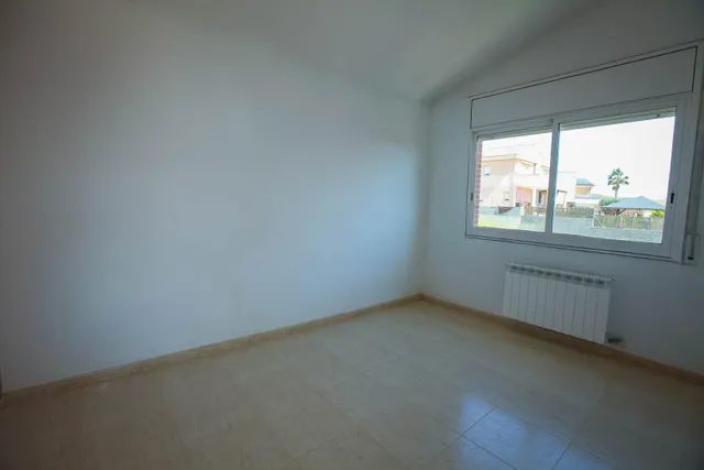Chalet independiente con gran terraza en Calafell — 22