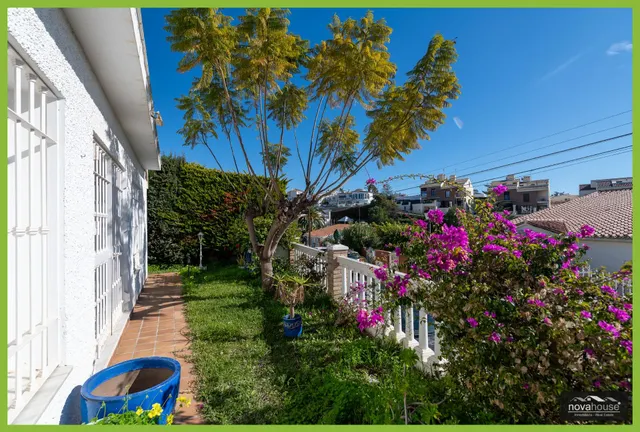 Chalet independiente con piscina privada y vistas al mar — 32