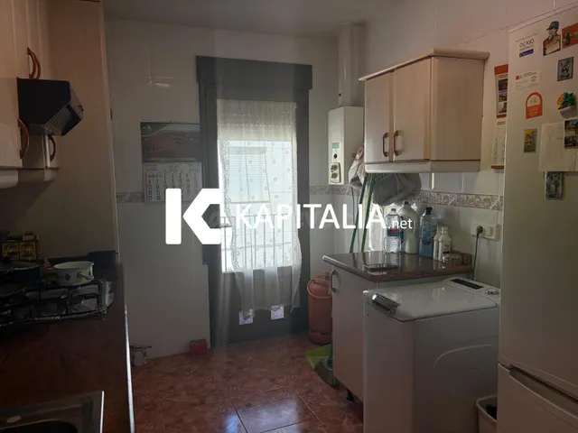 ¡Amplia casa en VENTA en Llutxent con garaje, balcón y un si - foto 5