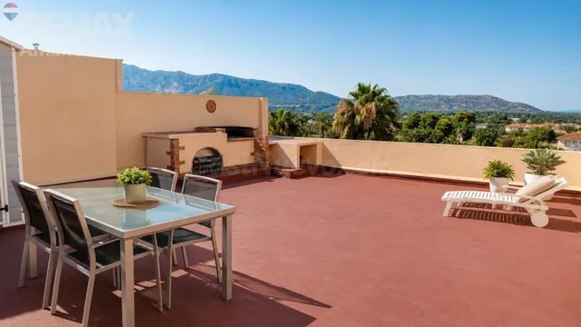Ático reformado con terraza privada de 80 m2, vistas al mar  - foto 3