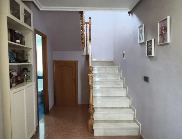 Chalet urbano con piscina privada, vistas al mar y amplias zonas deportivas — 21