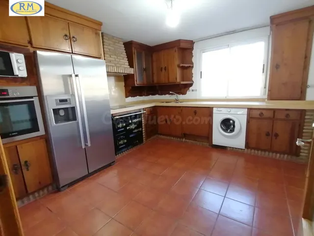 Se Alquila Chalet Adosado en Cáceres, con Piscina - foto 2