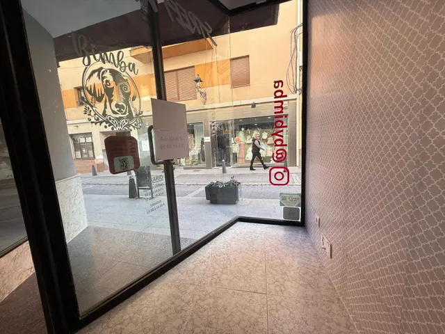 ¡SE ALQUILA LOCAL EN DURCAL CENTRO! — 9