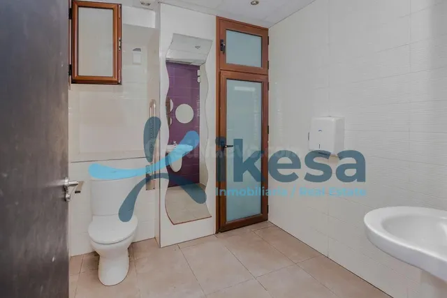 Se vende Local Comercial en la localidad de Almería - foto 2