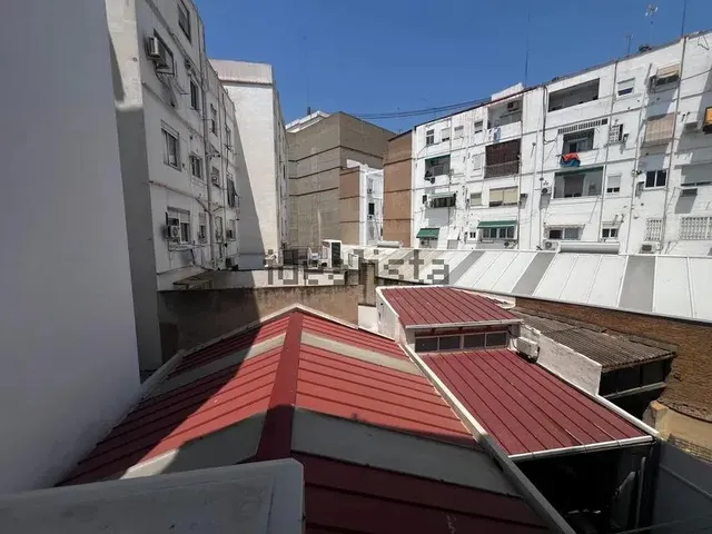 Alquiler de piso en Calle de Lluís Oliag, 43 — 24
