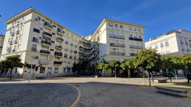 Local comercial en alquiler en esquina junto a Plaza del Caballo, gran visibilidad — 7