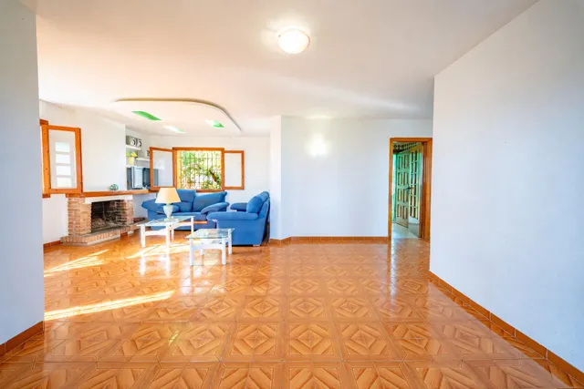 Chalet en primera línea de playa en torrenostra: una oportunidad para crear tu hogar junto al mar — 14