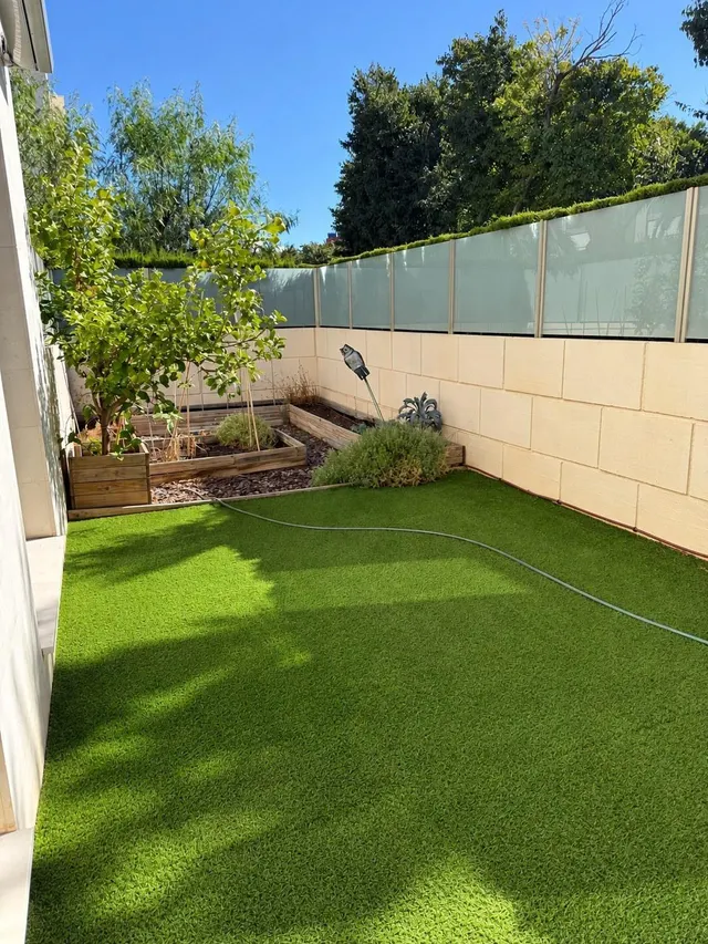 Bajo con terraza y jardín, piscina, garaje y trastero — 6