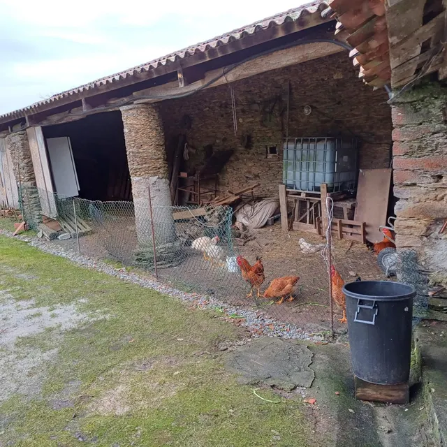 SE VENDE CASA DE ALDEA EN ARZUA PARA REFORMAR — 18