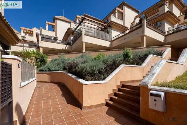 Ponemos a la venta esta preciosa casa en Urbanizacion cerrada, con zonas comunes y piscina comunitaria. — 43