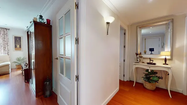 Magnifica vivienda de 4 dormitorios, convertida en 3 dormitorios, con dos baños, vestidor y terraza — 2