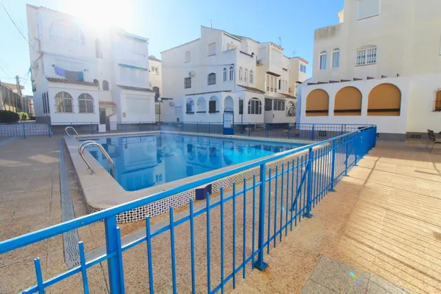 Estudio en residencial con piscina — 3