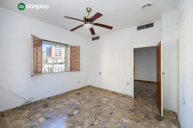 Edificio con gran potencial de desarrollo residencial en Zaidín – Granada — 28