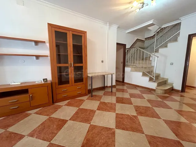 Amplia Casa para Reformar en el Corazón de la Ciudad - foto 2