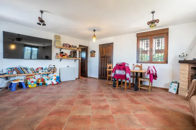 Casa con parcela en perfecto estado — 27