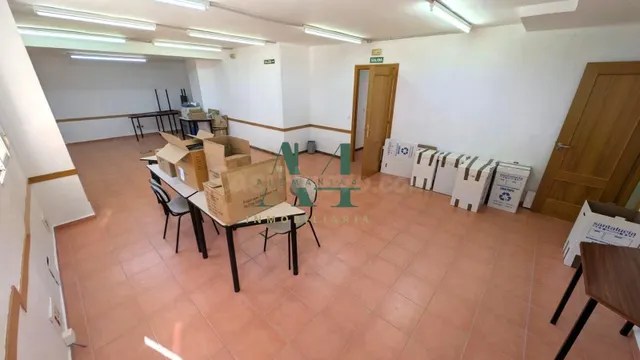 Amplio Local Comercial en Nuevo Cáceres a la Venta por €366, - foto 5