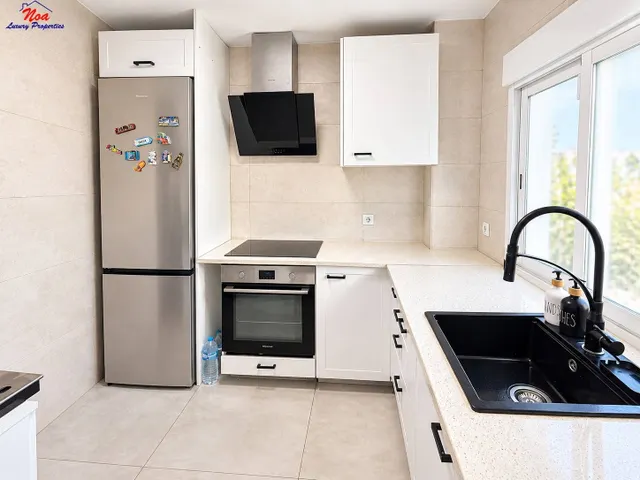 Apartamento reformado y amueblado con terraza a 300 metros de la Playa de la Rada, Estepona — 12