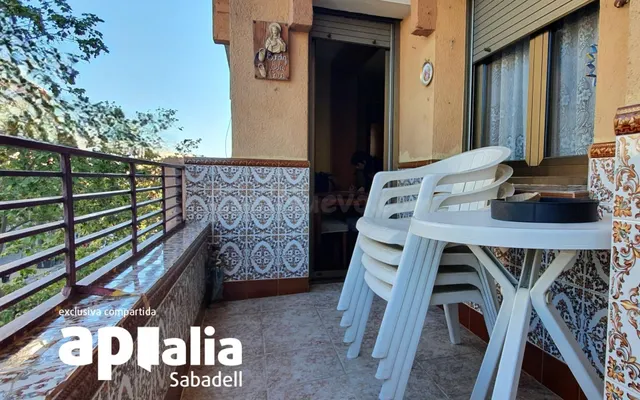 PISO DE 4 habitaciones CON ASCENSOR Y BALCON EN LA CREU DE B