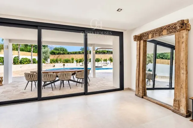 Villa arbela · luz, vida exterior y vistas abiertas al montgo en javea — 6