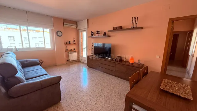 Piso acogedor y amueblado con ascensor en Almeda, Cornellà — 2