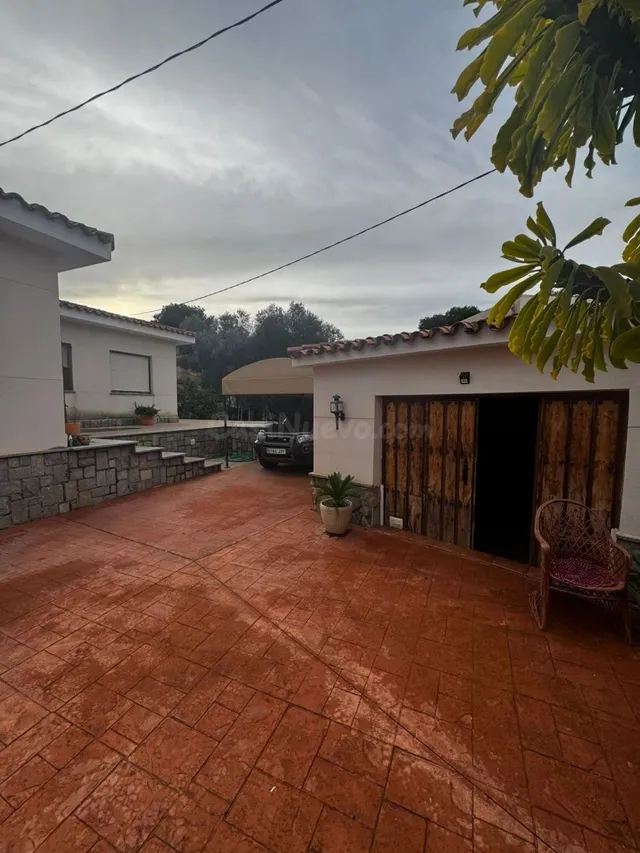 CHALET INDEPENDIENTE CON CASA DE INVITADOS EN LOS URRUTIAS – - foto 3