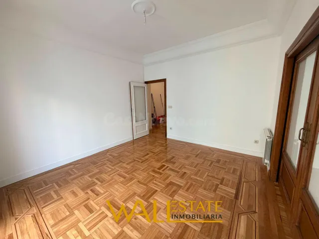 Espectacular piso de 3 dormitorios con balcón en pleno centro — 4